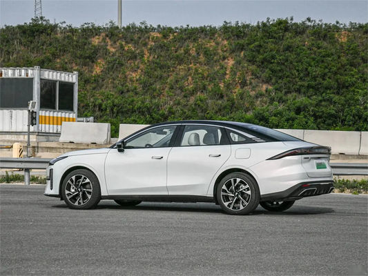Geely Galaxy L6 Chinesische Elektrische Limousine Plug In Hybrid Limousine 1370KM L2 Assistenzfahrt
