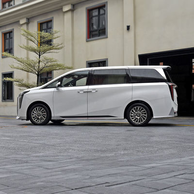 GAC M8 chinesisches Kraftstofffahrzeug 5 Türen 7 Sitzplätze MPV Motor 2.0T