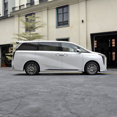 GAC M8 chinesisches Kraftstofffahrzeug 5 Türen 7 Sitzplätze MPV Motor 2.0T