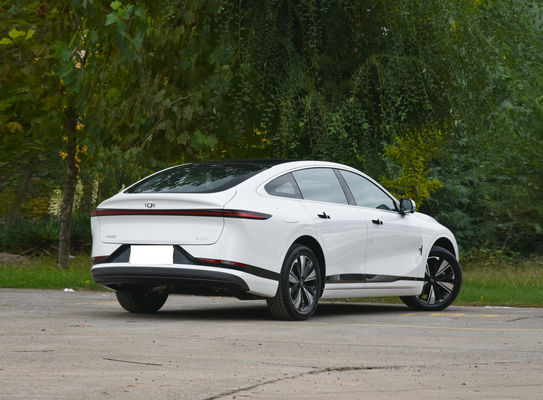 Chang'an A07 Sedan EV und Reev Zwei Kombinationen Batterielebensdauer 515 km (EV) und 1200 km (1.5T Motor Reev)