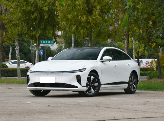 Chang'an A07 Sedan EV und Reev Zwei Kombinationen Batterielebensdauer 515 km (EV) und 1200 km (1.5T Motor Reev)