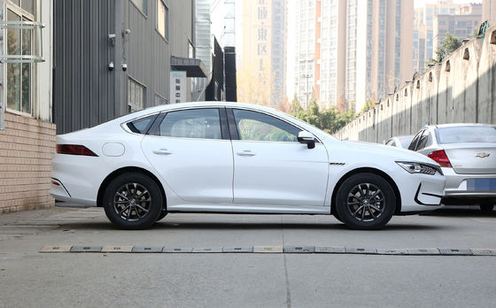 2024 BYD Qin Plus 55 km/120 km Honor Modell China D-MI Stecker im Hybrid-Auto