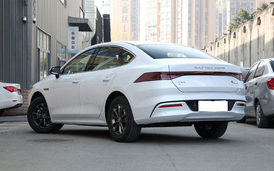 2024 BYD Qin Plus 55 km/120 km Honor Modell China D-MI Stecker im Hybrid-Auto