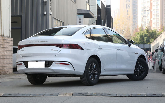 2024 BYD Qin Plus 55 km/120 km Honor Modell China D-MI Stecker im Hybrid-Auto