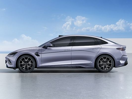 BYD 2025 Seal, eine rein elektrische Limousine mit einer Reichweite von bis zu 650 km, ein neues intelligentes Fahrsystem und das beste Preis-Leistungs-Verhältnis für eine mittelgroße Limousine.