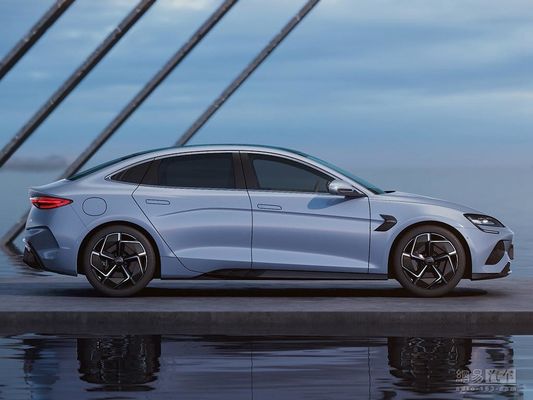 BYD 2025 Seal, eine rein elektrische Limousine mit einer Reichweite von bis zu 650 km, ein neues intelligentes Fahrsystem und das beste Preis-Leistungs-Verhältnis für eine mittelgroße Limousine.