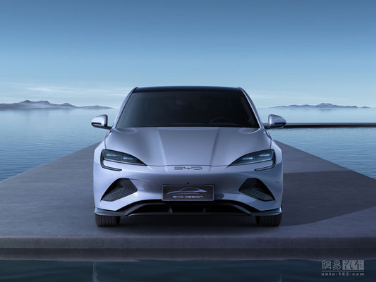 BYD 2025 Seal, eine rein elektrische Limousine mit einer Reichweite von bis zu 650 km, ein neues intelligentes Fahrsystem und das beste Preis-Leistungs-Verhältnis für eine mittelgroße Limousine.