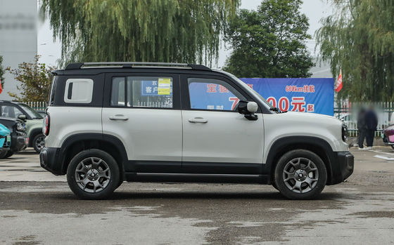 Baojun Yueye Plus ist ein chinesisches Elektrofahrzeug mit einem markanten Boxendesign, das eine CLTC-Ausweitung von 401 km bietet. Es gibt es sowohl in 5-Sitzer- als auch in 4-Sitzer-Versionen.Aussergewöhnliches Preis-Leistungs-Verhältnis