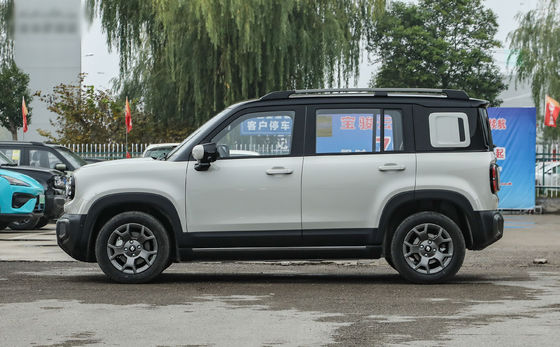 Baojun Yueye Plus ist ein chinesisches Elektrofahrzeug mit einem markanten Boxendesign, das eine CLTC-Ausweitung von 401 km bietet. Es gibt es sowohl in 5-Sitzer- als auch in 4-Sitzer-Versionen.Aussergewöhnliches Preis-Leistungs-Verhältnis