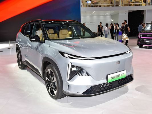Geely Galaxy L7, angetrieben von 1.5L und 1.5T Motoren, mit einer kombinierten Reichweite von 1.370 km und einer rein elektrischen Reichweite von 115 km. ein kostengünstiger Plug-in Hybrid SUV.