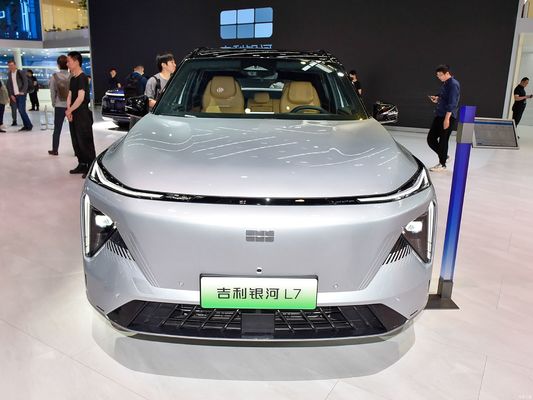 Geely Galaxy L7, angetrieben von 1.5L und 1.5T Motoren, mit einer kombinierten Reichweite von 1.370 km und einer rein elektrischen Reichweite von 115 km. ein kostengünstiger Plug-in Hybrid SUV.