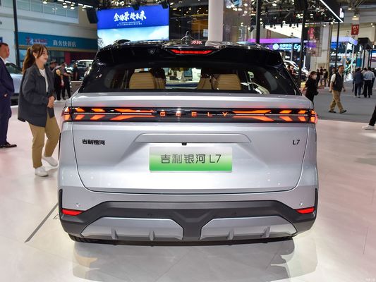 Geely Galaxy L7, angetrieben von 1.5L und 1.5T Motoren, mit einer kombinierten Reichweite von 1.370 km und einer rein elektrischen Reichweite von 115 km. ein kostengünstiger Plug-in Hybrid SUV.