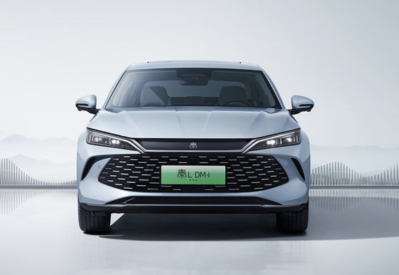 Luxus und Effizienz Chinesische Elektroautos 2,5-3,4 Stunden Ladezeit 225/55 R17 Reifen Schlankes Fastback Design
